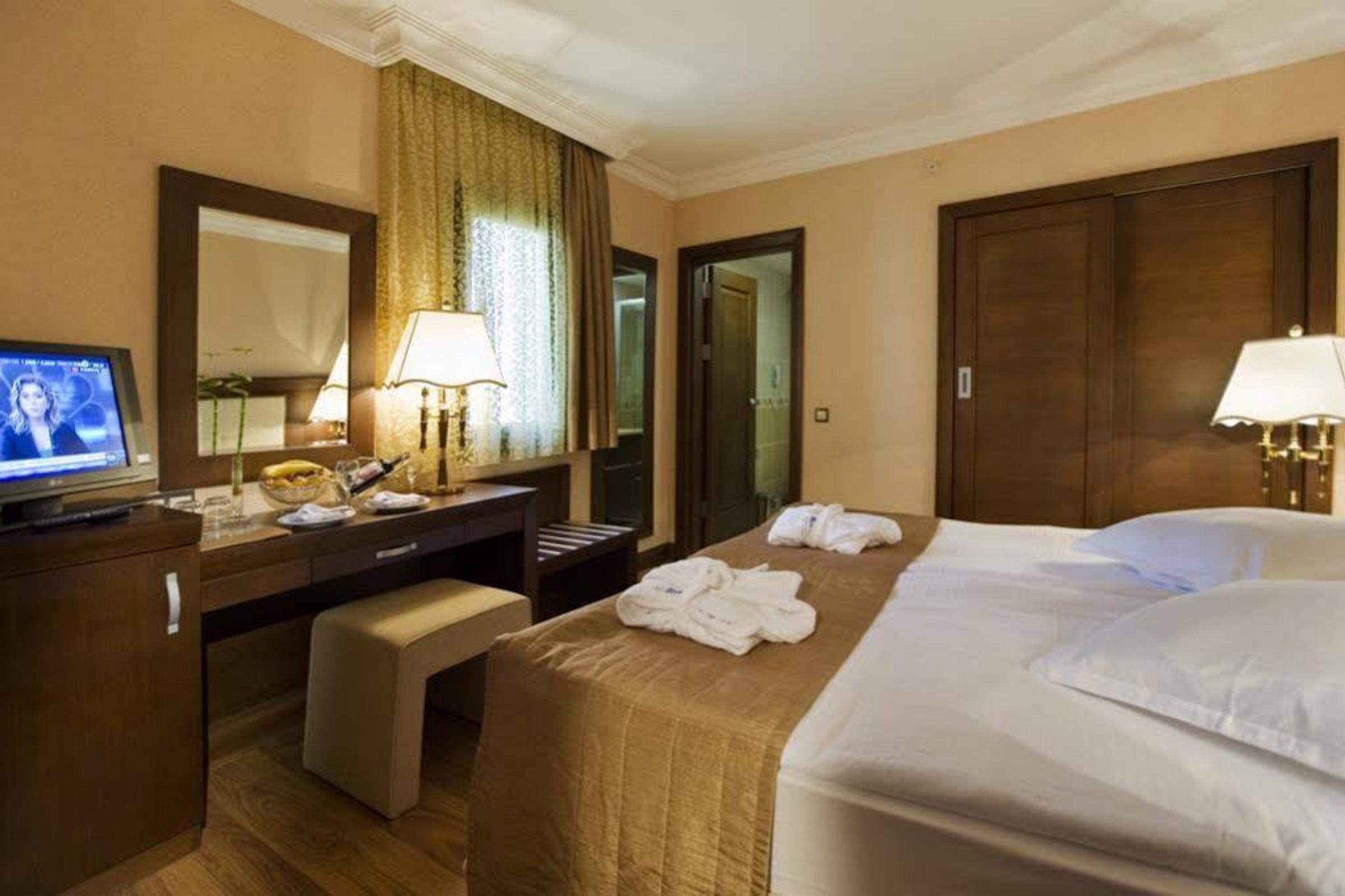 Latanya Park Resort Yaliciftlik Esterno foto